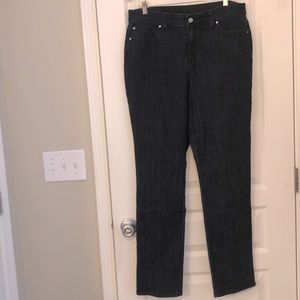 😊Dark blue Fabulously Slimming by Chico’s denim jeans. Stretchy NWOT never worn